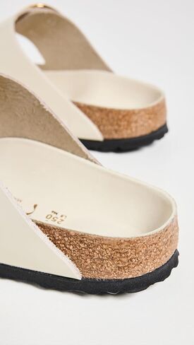صنادل Arizona Big Buckle High Shine للسيدات من Birkenstock، إكرو، 7-7.5 ضيق أمريكي in Kuwait