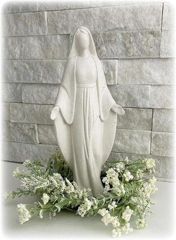 Artificial Green and White Floral Wreath – 8–10 Inch Vintage Wreath with Cream Astilbe Accents for Home Decor, Weddings, or Memorials in Saudi Arabia