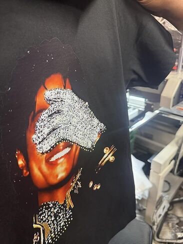 تي شيرت Porsha's Rock MJ Tribute Graphic، أسود، قطن 100%، مزين بأحجار الراين المطبقة يدويًا in Kuwait