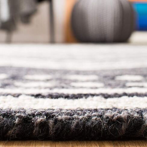 سجادة SAFAVIEH Micro-Loop Collection Runner - 2'6" x 9'، فحمي وعاجي، صوف قبلي مغربي مصنوع يدويًا، مثالي للمناطق ذات حركة المرور العالية في غرفة المعيشة وغرفة النوم (MLP156H) in Kuwait