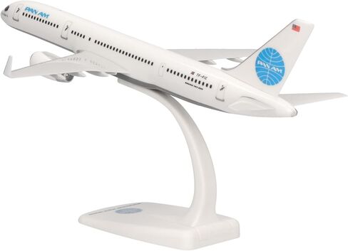 Herpa Snap-fit Airplane Model Boeing 757-200 Icelandair Hekla Auroraon Scale of 1:200, Plastic Miniature with pedastal, Model Building, Collectors Edition in Kuwait
