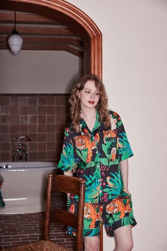 Christmas Pajamas Shorts Silk Pjs Women Satin Pajama Cute Print Tee and Shorts Gift Sleepwear 2 Pieces Loungewear in Kuwait