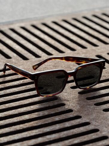 RAEN - West - نظارات شمسية مربعة للجنسين للحماية من الأشعة فوق البنفسجية - عدسة Kola Tortoise/Green Polarized (مقاس 55 ملم) - عدسات مستقطبة in Kuwait