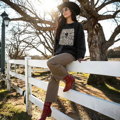 Western Cow Skull Sweatshirts For Women Oversized Graphic Sweatshirt Vintage Crewneck Sweat Shirts Cowgirl Boho Tops in Saudi Arabia