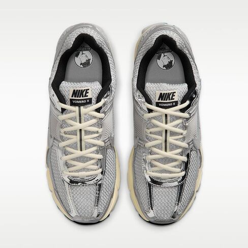 حذاء Nike Zoom Vomero 5 للرجال (رمادي ضبابي/فضي معدني/حليب جوز الهند/كروم) in Kuwait