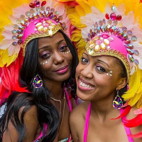 St. Patrick's Day Earrings for Women Shamrock Acrylic Dangle Earrings Green Drop Earrings Good Luck Jewelry Gift in Kuwait