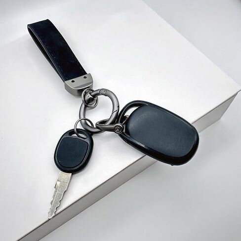 سلسلة مفاتيح من مادة الفراء من VoxifyMe، سلاسل مفاتيح عالمية لسلاسل المفاتيح للرجال والنساء، قابلة للدوران 360 درجة in Kuwait