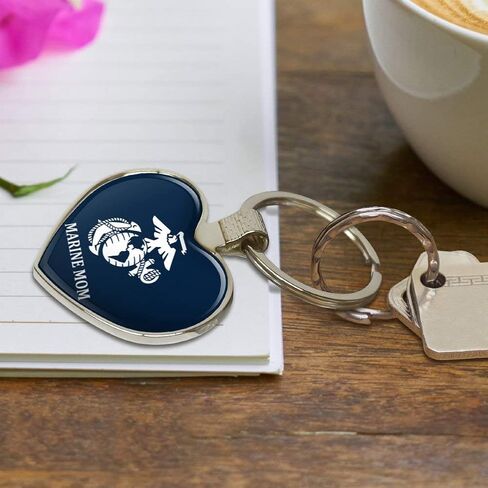 Marine Mom USMC شعار أبيض على سلسلة مفاتيح زرقاء مرخصة رسميًا على شكل قلب الحب سلسلة مفاتيح معدنية in Kuwait