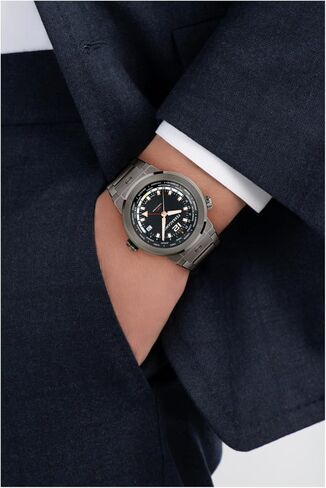 ساعة Ferragamo F-80 GMT Worldtime Collection الفاخرة للرجال مع سوار رمادي يتميز بعلبة مسدس وميناء أسود in Kuwait