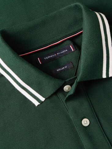 قمصان بولو كاجوال للرجال بأكمام قصيرة من Tommy Hilfiger بمقاس عادي مع شعار مطاطي ومطرز in Kuwait