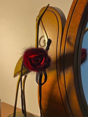 MLN1 Real Mink Fur Red Rose Necklace For Women Real Leather Ribbon Clavicular Chain Luxury Fur Flower Accessory Furry Fur Party Necklaces in Saudi Arabia