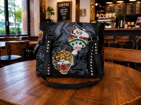 حقيبة يد برسومات الوشم من ED HARDY مرصعة بالكتف ومطبوعة برسومات بيانية ومحفظة يومية كبيرة in Kuwait