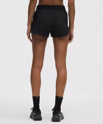 Lululemon Hotty شورت مبطن عالي الارتفاع 2.5 بوصة (أسود، نسائي، مقاس 4) in Kuwait