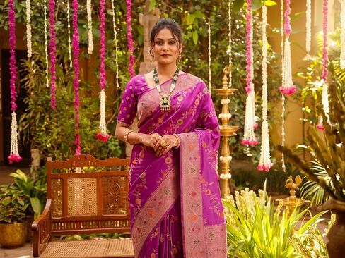 Women's Light majenta Banarasi Silk Saree With Unstitched Zari Weaving & Matching Blouse - Wedding, Party Festive Wear in Kuwait