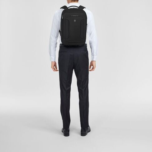 حقيبة ظهر مدمجة من Victorinox Werks Traveler 7.0، حقيبة ظهر مزودة بكمبيوتر محمول مقاس 14 بوصة ومقصورة للكمبيوتر اللوحي مقاس 11 بوصة، باللون الأسود in Kuwait