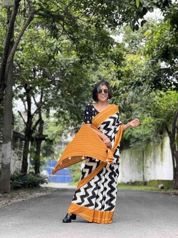 Women’s Soft Pure Cotton Ikat Print Saree – Black & White Zigzag Design With Mustard Border | Printed Sarees With Blouse Piece in Kuwait