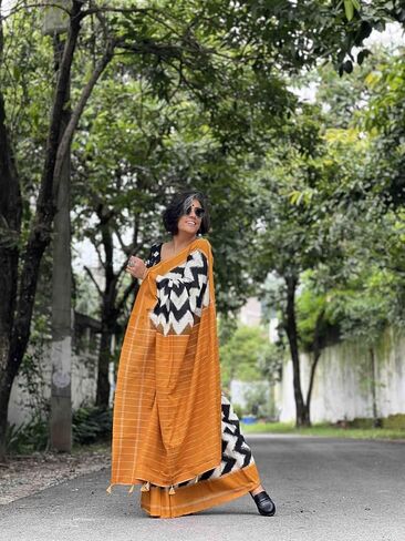 Women’s Soft Pure Cotton Ikat Print Saree – Black & White Zigzag Design With Mustard Border | Printed Sarees With Blouse Piece in Kuwait