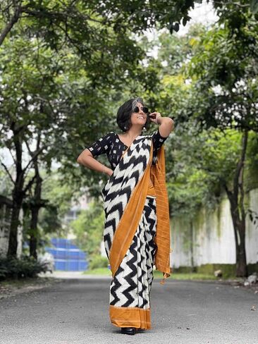 Women’s Soft Pure Cotton Ikat Print Saree – Black & White Zigzag Design With Mustard Border | Printed Sarees With Blouse Piece in Kuwait