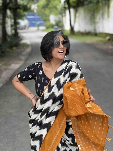 Women’s Soft Pure Cotton Ikat Print Saree – Black & White Zigzag Design With Mustard Border | Printed Sarees With Blouse Piece in Kuwait