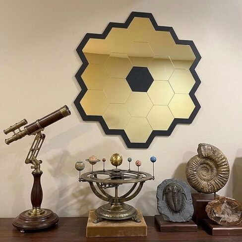 هدية فريدة من نوعها لعلم الفلك: ديكور حائط مرآة ذهبية JWST مقاس 30 سم - نسخة طبق الأصل من المرآة الأساسية لتلسكوب جيمس ويب الفضائي، هدية علمية مثالية لمراقبي النجوم، قطعة فنية لغرفة المعيشة الحديثة in Kuwait