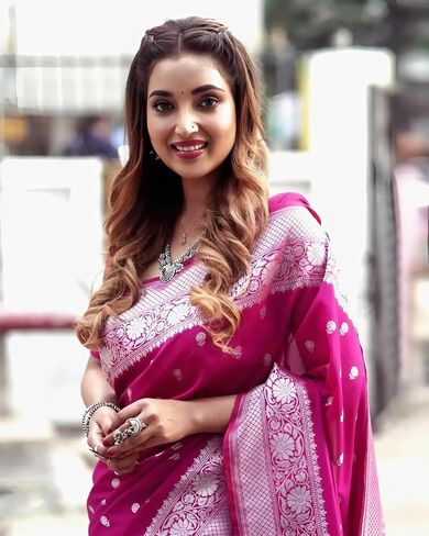 Beautiful Women's Banarasi Soft Silk Saree Silk Blend Kanjeevaram Jacquard Saree With Unstitched Blouse Piece in Saudi Arabia