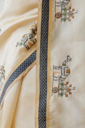 Elegant Cream Cotton Saree with Black Border and Embroidered Floral Design – Traditional Ethnic Wear for Women in Kuwait