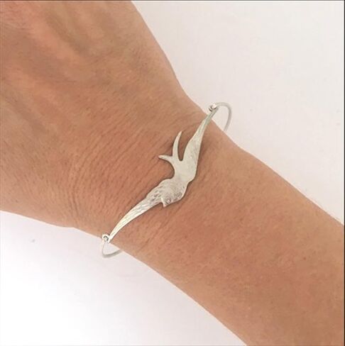 Frosted Willow Bird Jewelry Gift Collection Claspless Sparrow Bangle Bracelet (Silvertone, 8 Inch) in Saudi Arabia