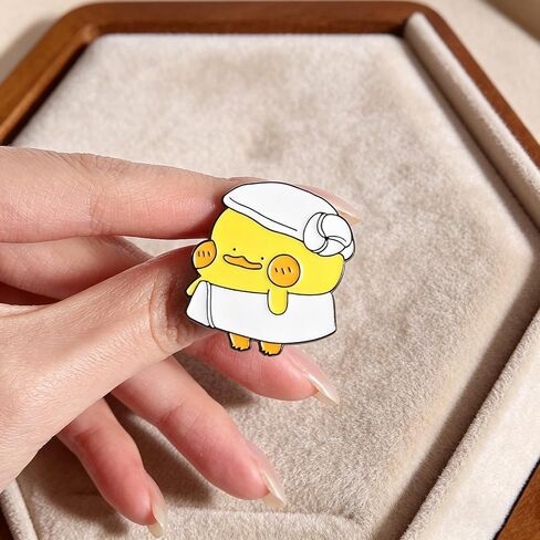 لطيف سبا يوم بطة المينا دبوس Kawaii حمام الوقت الأصفر بطة التلبيب بروش مضحك البطة شارة بدبوس لحقائب الظهر السترات فستان اكسسوارات الديكور in Kuwait