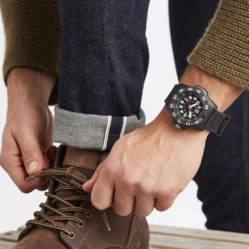 ساعة Luminox Navy Seal للرجال بمينا أسود (سلسلة XS.3501/3500): مقاومة للماء حتى عمق 200 متر + هيكل وسوار من الكربون خفيف الوزن + رؤية ليلية ثابتة in Kuwait