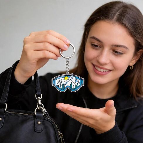 سلسلة مفاتيح لنظارات التزلج - مشهد جبلي شتوي مع قمم ثلجية وأشجار الصنوبر والشمس، سحر أكريليك شفاف للمفاتيح والحقائب وحقائب الظهر - إكسسوار مغامرة خارجية in Kuwait