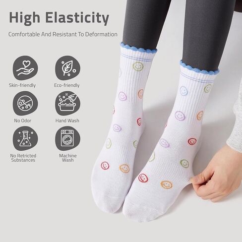4 أزواج من جوارب البيلاتس مع مقابض للنساء - تطريز لطيف وأساور مكشكشة لليوجا وباري والباليه والمنزل والاستوديو والمستشفى in Kuwait