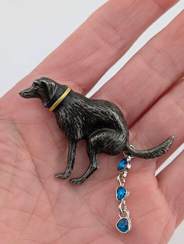 POOPING DOG BROOCH pewter-tone metal black lab labrador puppy & chain of poop heart crystals- novelty pet groomer/animal vet pin in Kuwait