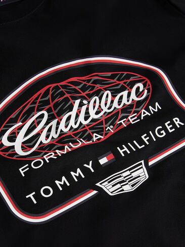 تي شيرت Tommy Hilfiger للرجال F1 بأكمام قصيرة برسومات نصية in Kuwait