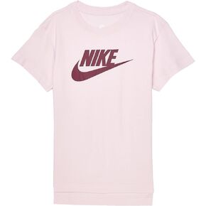 تي شيرت NSW Futura للفتيات من Nike (الأطفال الصغار/الأطفال الكبار) إسفنج وردي/شمندر داكن مقاس XL (للأطفال الكبار من عمر 18 إلى 20 عامًا) in Saudi Arabia