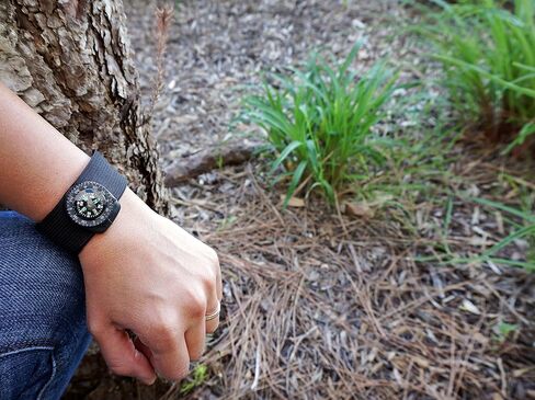 SE Wristband Compass - CCV18 in Saudi Arabia
