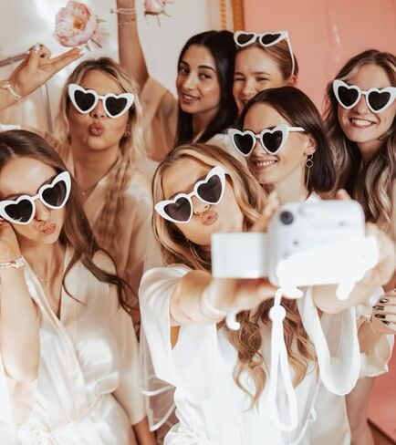 نظارات شمسية من Matcheck مكونة من 80 قطعة على شكل قلب للنساء على شكل عين القطة ونظارات على شكل قلب وحفلات توديع العزوبية ومستلزمات الزفاف in Kuwait
