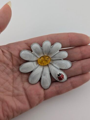 Ladybug & White Daisy Flower Brooch enamel silvertone pin w/lady bird insect, faux amber center in Kuwait