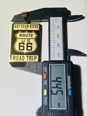 قلادة على شكل علامة الطريق السريع US Route 66 - قلادة هيب هوب مثلجة بلمسة نهائية من الذهب عيار 14 قيراط مع سلسلة حبل من الفولاذ المقاوم للصدأ مقاس 3 مم، مجوهرات رحلة الطريق للرجال in Kuwait