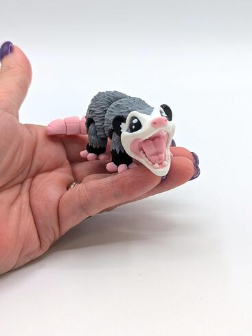 3D Printed Articulated Opossum Fidget - Poseable Possum Figurine Sensory Desk for Stress Relief, Anxiety & Focus - Fun Opossum Gift for Collectors, Adults & Office Professionals in Kuwait