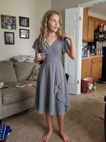 Short Junior Bridesmaid Dresses Chiffon Flower Girl Dress for Wedding V-Neck Girls Party Dress in Kuwait