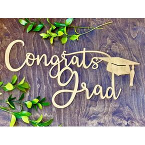 Wooden Congrats Grad Sign for Balloon Arch, Class of 2025 Grad Party Decor, Reusable Graduation Decoration for Grad Celebrations in Saudi Arabia