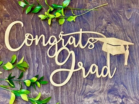 Wooden Congrats Grad Sign for Balloon Arch, Class of 2025 Grad Party Decor, Reusable Graduation Decoration for Grad Celebrations in Saudi Arabia