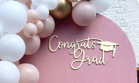 Wooden Congrats Grad Sign for Balloon Arch, Class of 2025 Grad Party Decor, Reusable Graduation Decoration for Grad Celebrations in Saudi Arabia
