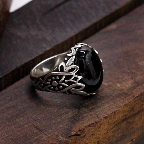 Gothic Agate Emblem Ring | Natural Agate, 925 Silver Carved Design, Timeless Noble Style in Kuwait