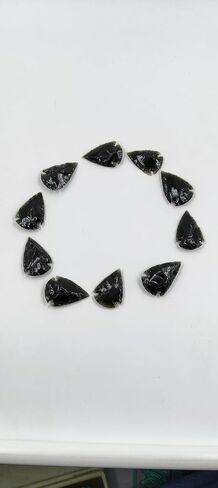 Black Obsidian Arrowheads – Pack of 20 | 1″–1.25″ Handmade Natural Stone Arrow Points for Craft, Jewelry Making & Collection in Saudi Arabia