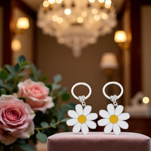 2Pcs Cute Daisy Keychain Bag Charm Floral Charm for Purse Keys Metal Keyring Gift for Women Flower Lovers Accessories Women's Keyrings and Keychains in Saudi Arabia