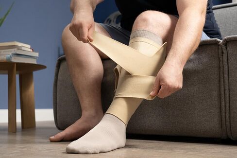 JOBST FarrowWrap 4000 أغلفة ضغط متدرجة 30-40 مم زئبقي - قابلة للتعديل - للتحكم في التورم من الوذمة اللمفية المتوسطة إلى الشديدة أو الأمراض الوريدية المزمنة - أسود، متوسط ​​الطول in Kuwait