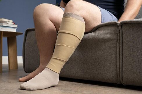 JOBST FarrowWrap 4000 أغلفة ضغط متدرجة 30-40 مم زئبقي - قابلة للتعديل - للتحكم في التورم من الوذمة اللمفية المتوسطة إلى الشديدة أو الأمراض الوريدية المزمنة - أسود، متوسط ​​الطول in Kuwait
