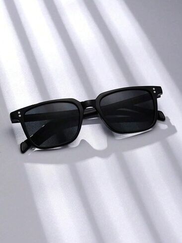1 Pair of Men's Square Plastic Frame Classic Fashion Sunglasses, Suitable for Outdoor Daily Travel and Beach Vacation in Kuwait