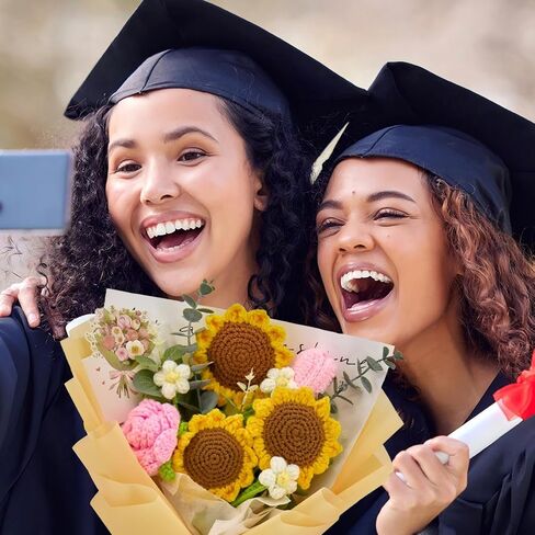 زهور كروشيه، باقة زهور كروشيه من عباد الشمس، التيوليب، الورود، الأقحوان، باقة زهور كروشيه هدايا لعيد الشكر، الكريسماس، عيد الميلاد مع بطاقة وحقيبة هدايا in Kuwait